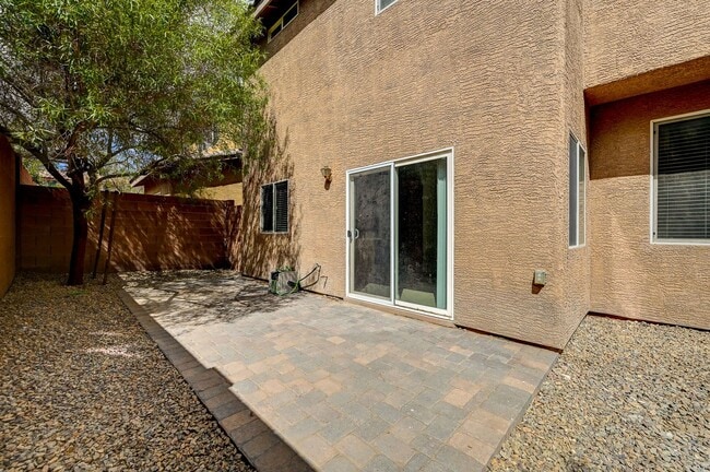Building Photo - *MOUNTAINS EDGE 3 BED 2.5 BATH * COMMUNITY POOL, FITNESS CENTER, AND SPA *