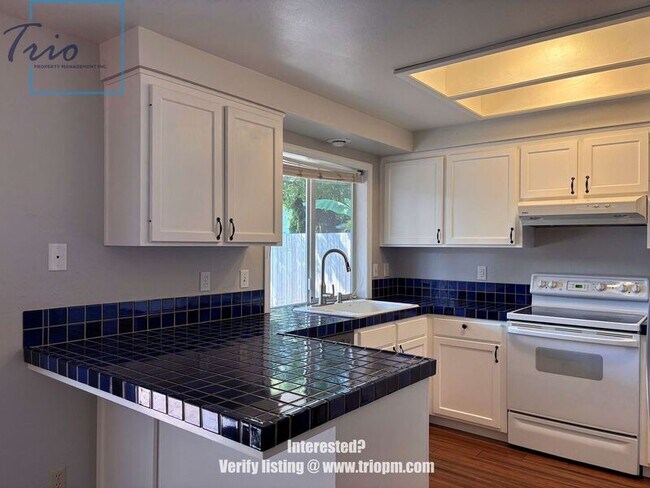 Building Photo - 694 Driftwood Dr
