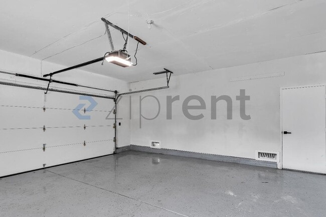 Building Photo - 25 Leslie Ct