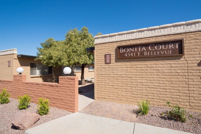 Building Photo - 4557 E Bellevue St