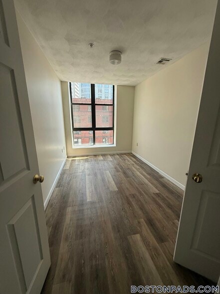 Building Photo - 81 Essex St