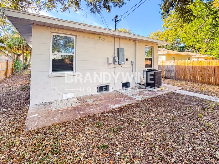 Building Photo - 2911 6th Ave S