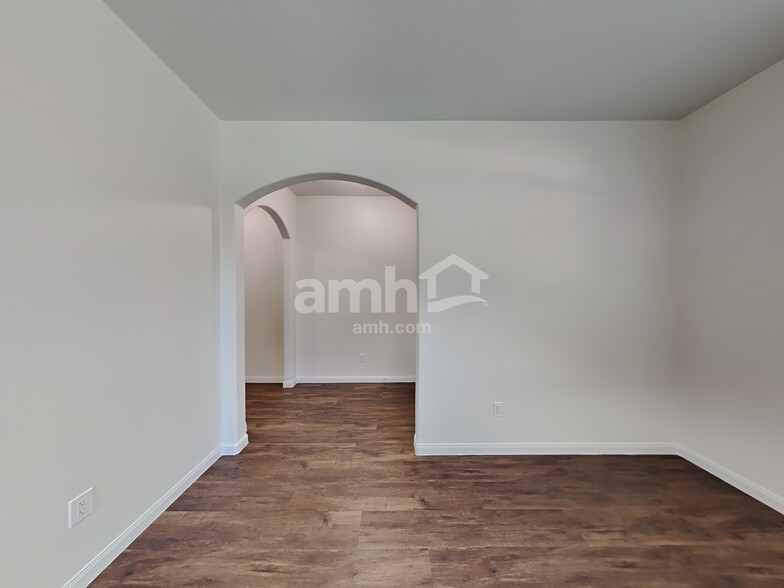 Building Photo - 2037 Vanamen Ct