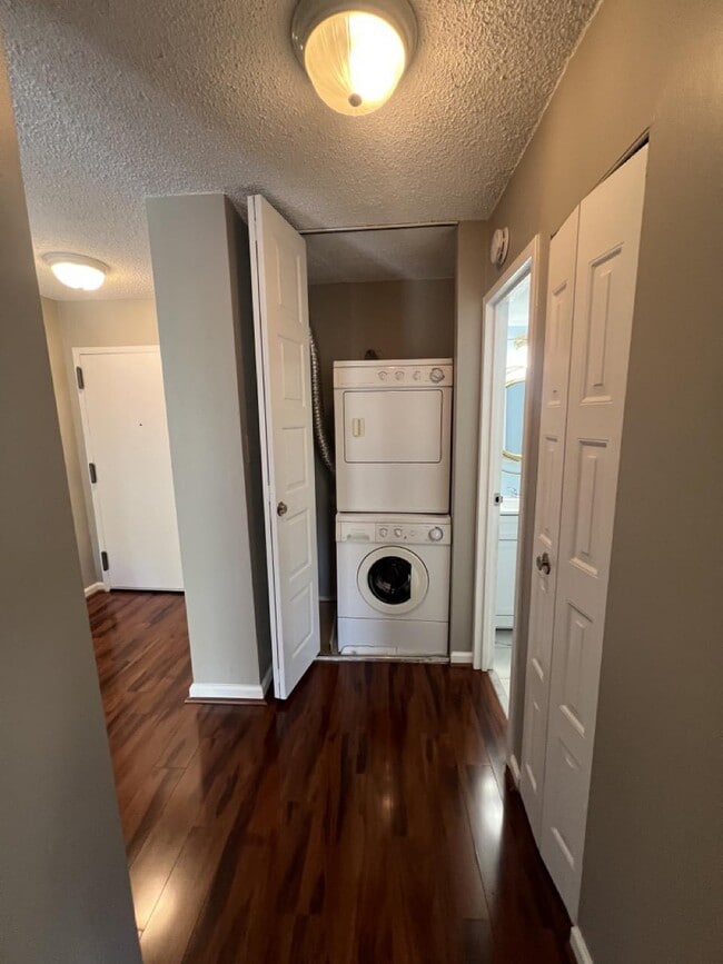 Building Photo - 4500 S Four Mile Run Dr