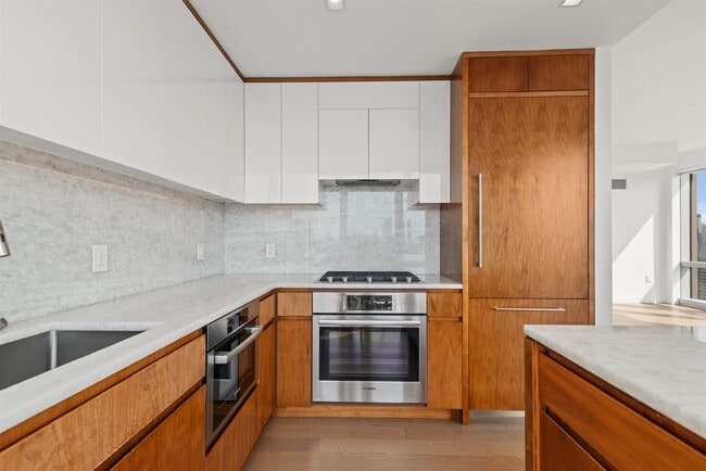 Building Photo - 75 Park Ln S