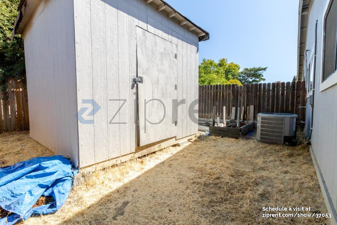 Building Photo - 8001 Zenith Dr