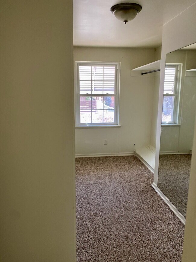 Building Photo - Charming 2 Bed, 2 Bath in Highly Sought-Af...