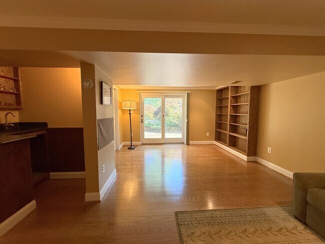 Building Photo - Spacious 3-Bedroom, 3.5 Bath Garage Home I...