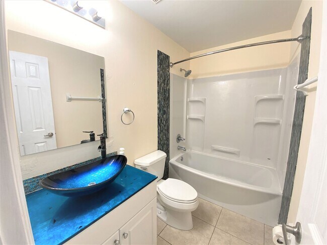 Building Photo - ** GOLDEN GATE ESTATES ** 3 BED / 2 BATH -...