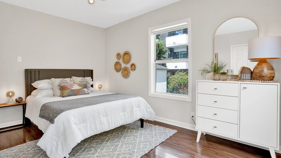 Building Photo - 724 Gramercy Dr