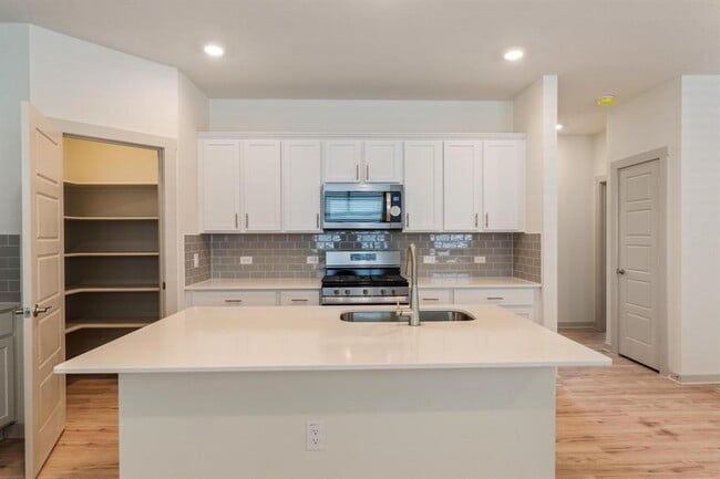 Building Photo - 13700 Lubeck Dr
