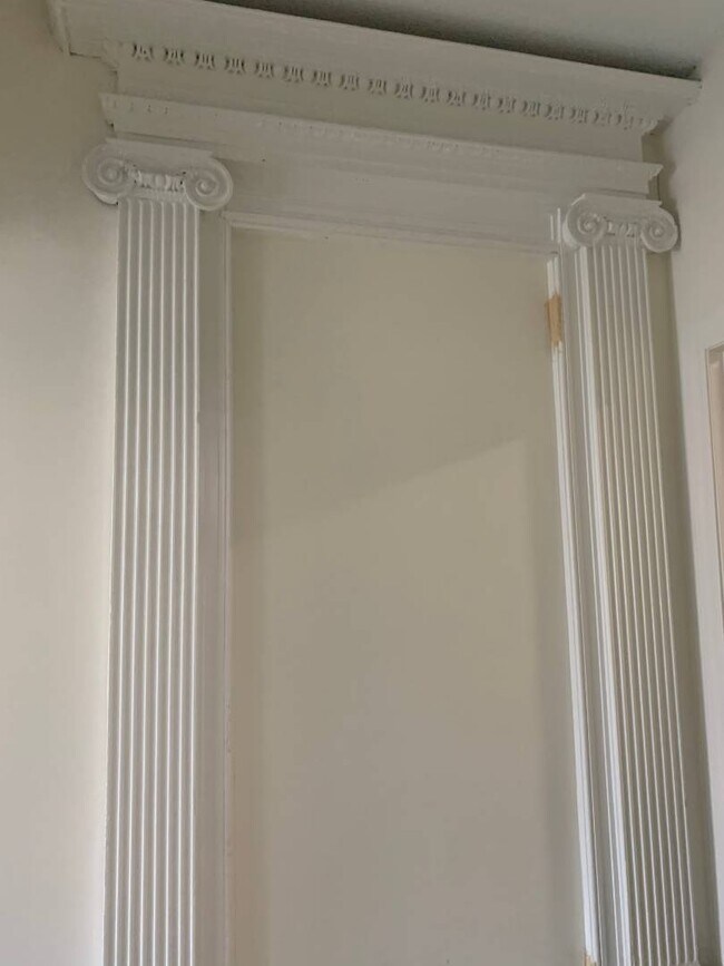 Building Photo - 29 Elk St