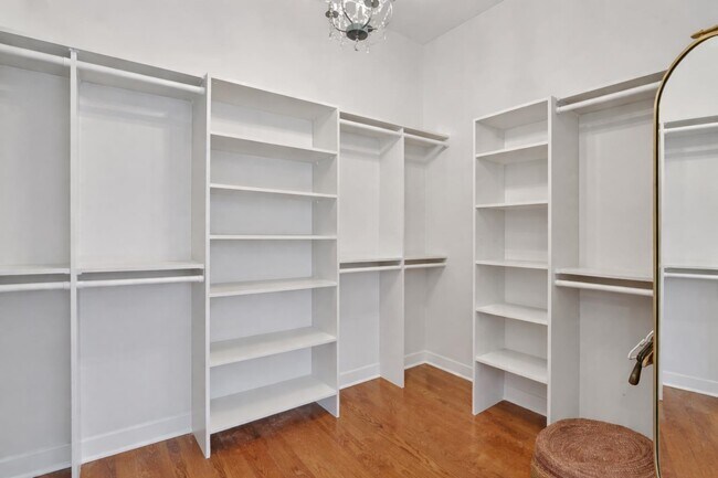 Building Photo - 354 Oswego Ct