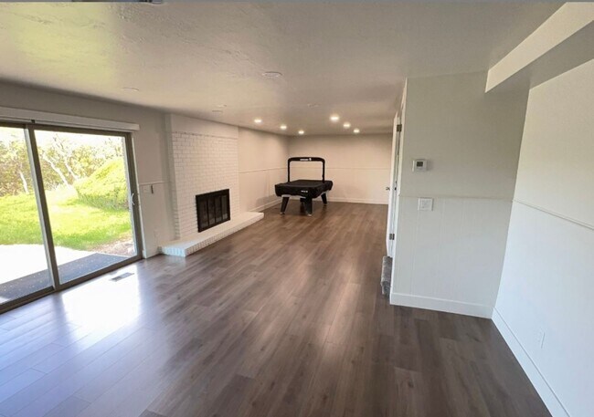 Building Photo - Large home with spectacular Salt Lake City views