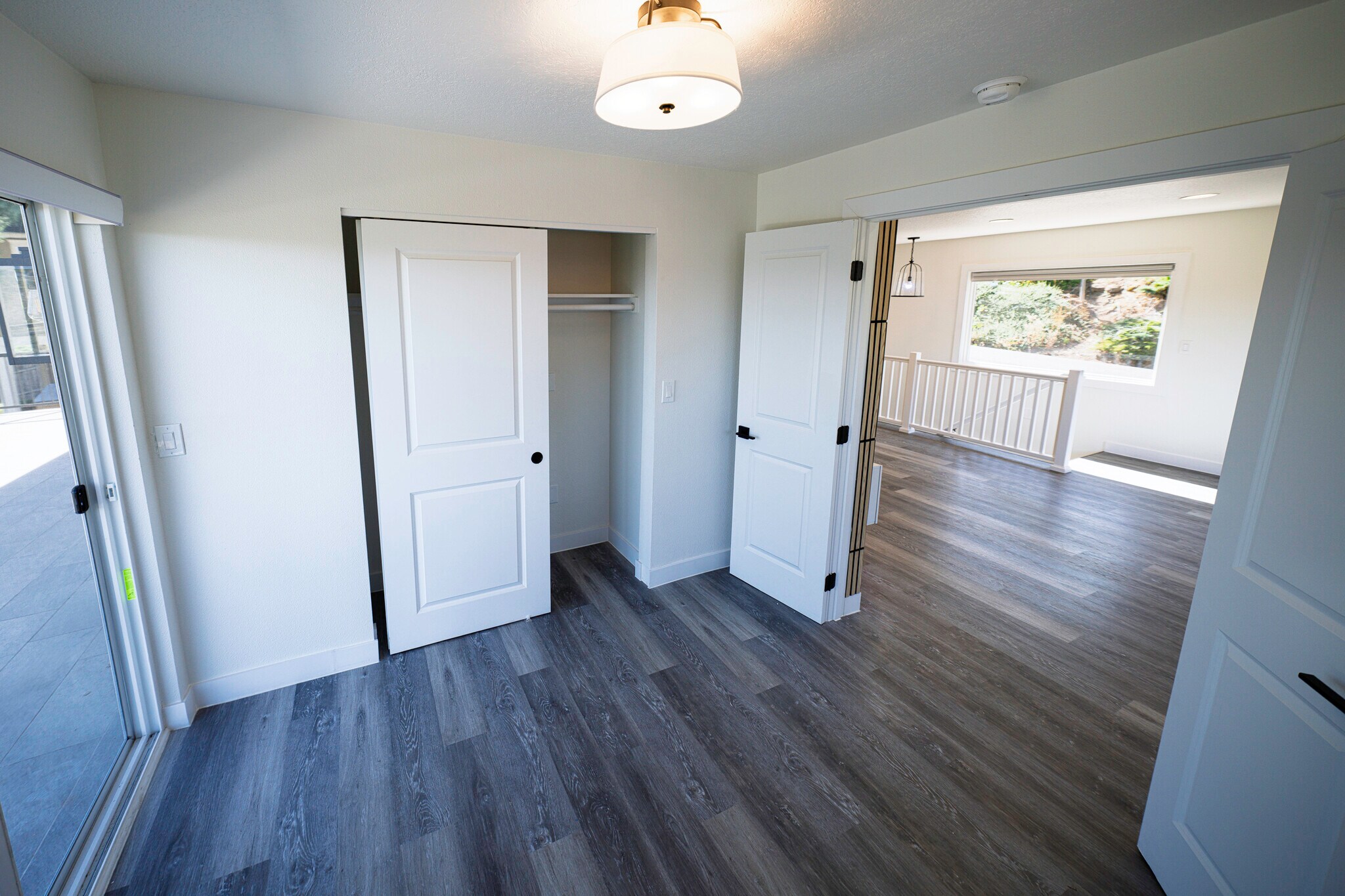 2nd bedroom double door - 4685 Riverview Ave