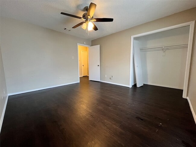Building Photo - 3047 Olympia Dr