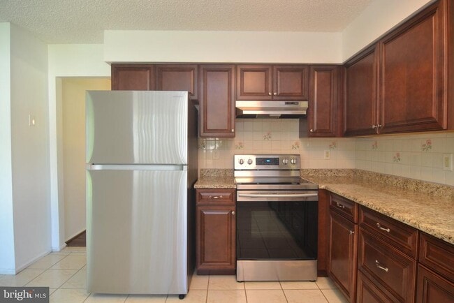 Building Photo - 4004 Adelaide Dr