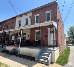 Building Photo - Beautifully renovated townhome in West Che...