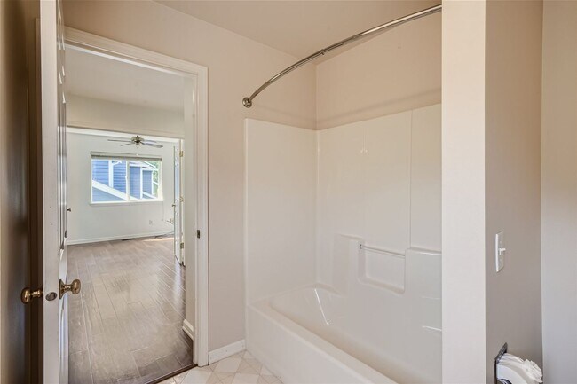 Building Photo - Spacious 4-Bedroom Home in Kenmore | Private Greenbelt Setting + Landscaping Included