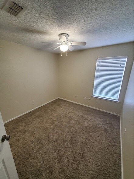 Building Photo - 4233 Fernleaf Dr