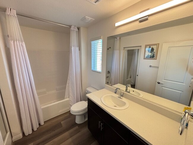 Building Photo - Beautiful 3Bed/3Bath Townhome located in Enterprise/Southern Highlands–Southwest Henderson border...