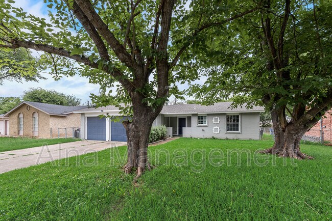 Primary Photo - 1406 Willowbrook St