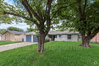 Building Photo - 1406 Willowbrook St