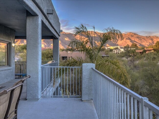 Building Photo - 4 Bedrooms, 3 Bathrooms