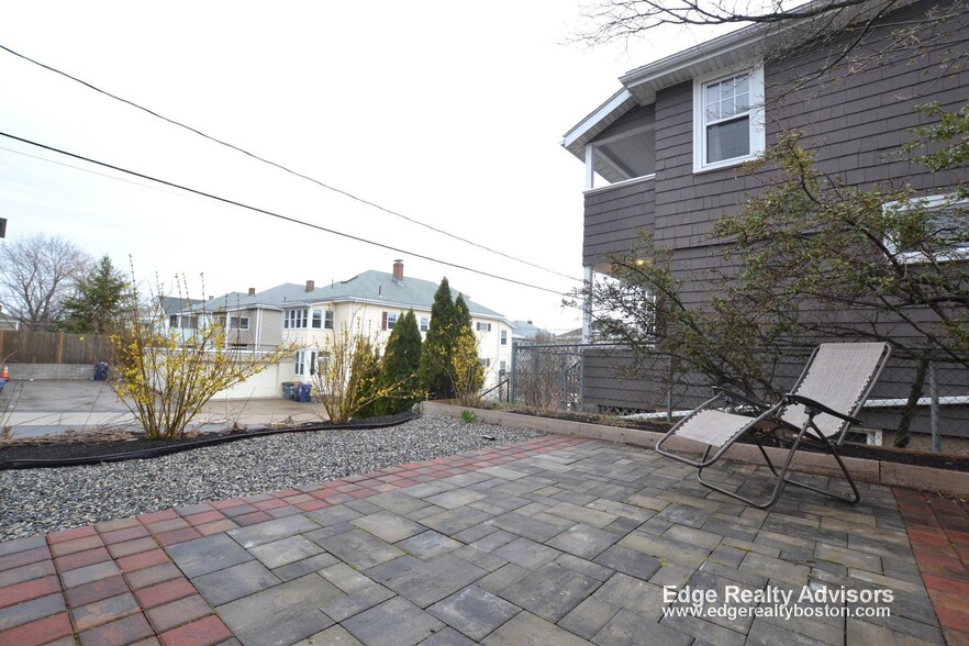 Building Photo - 38 Elmira St