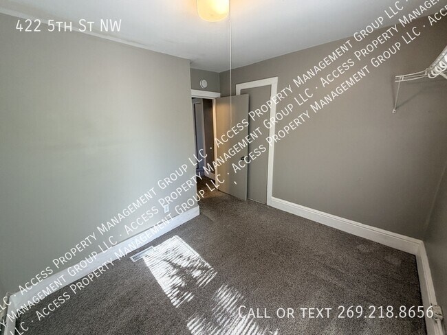 Building Photo - 422 5th St NW