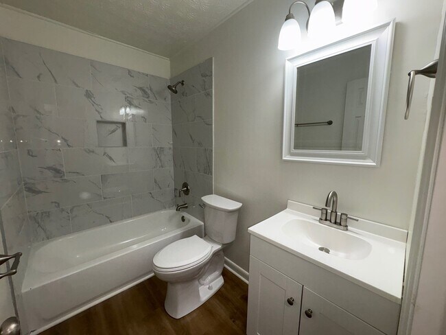 Building Photo - 962 Farwell Dr