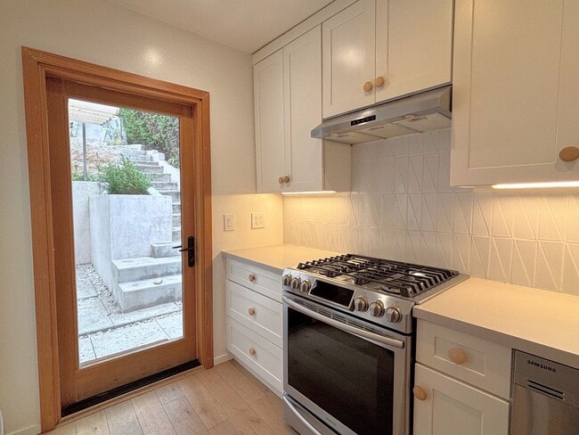 Building Photo - Serene 2bed /1 Bath Spanish Hideaway in He...