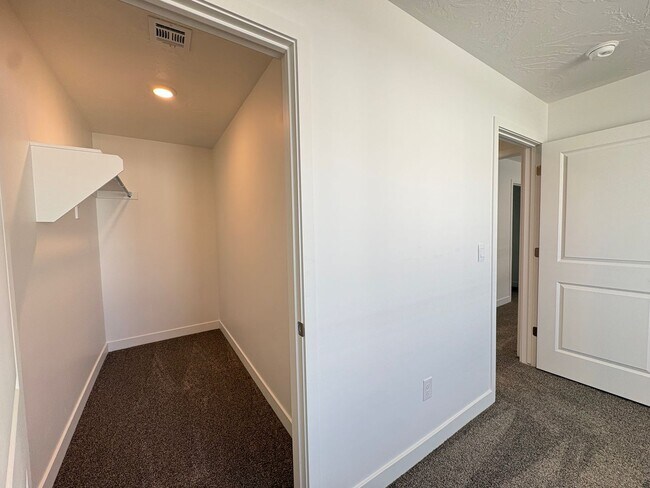 Building Photo - FOUR BED HOME AVAILABLE NOW