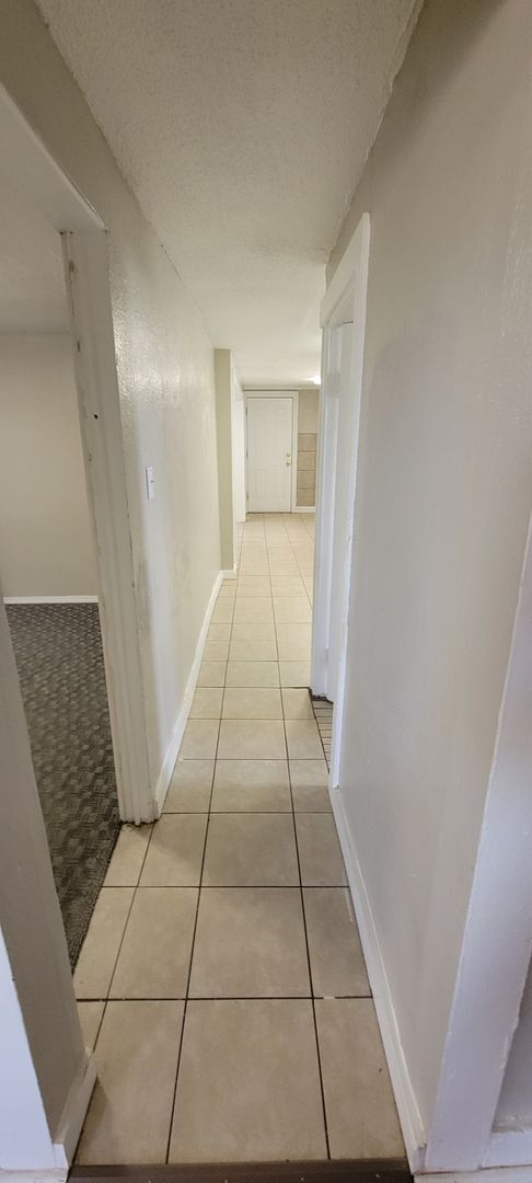 Building Photo - UPDATED COUNTRY PROPERTY
