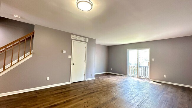 Building Photo - 704 St Peters Ct