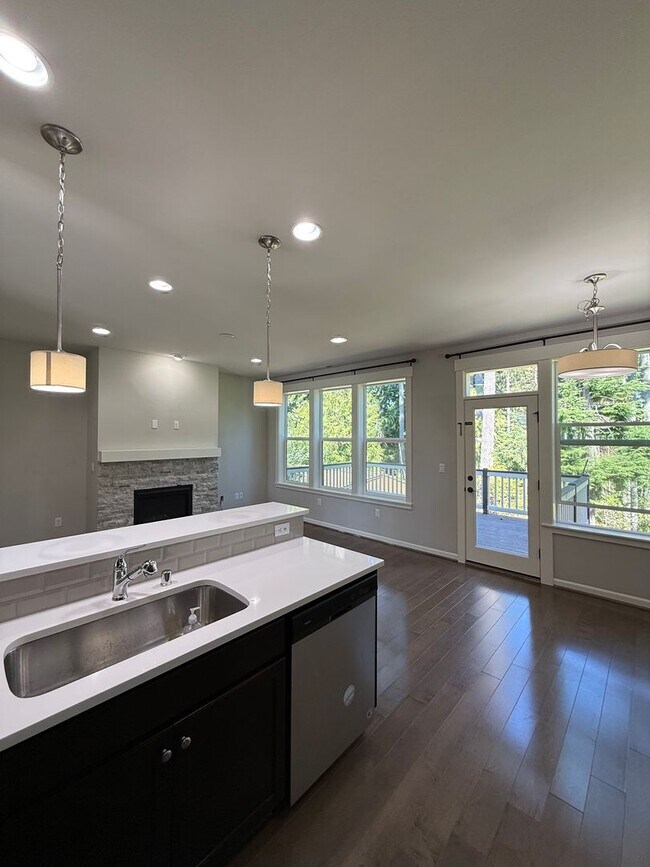 Building Photo - Spacious 3BR + Bonus Timber Creek Home for...