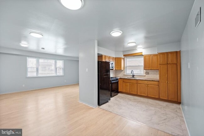 Building Photo - 7727 Langdon St