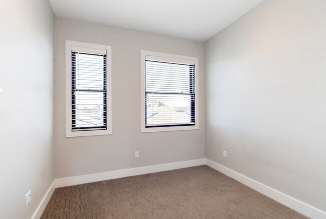 Building Photo - 6825 E Lowry Blvd