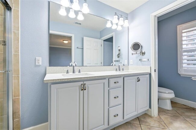 Building Photo - 12061 Breda Ln