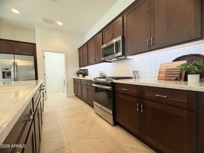 Building Photo - 16907 W Holly St