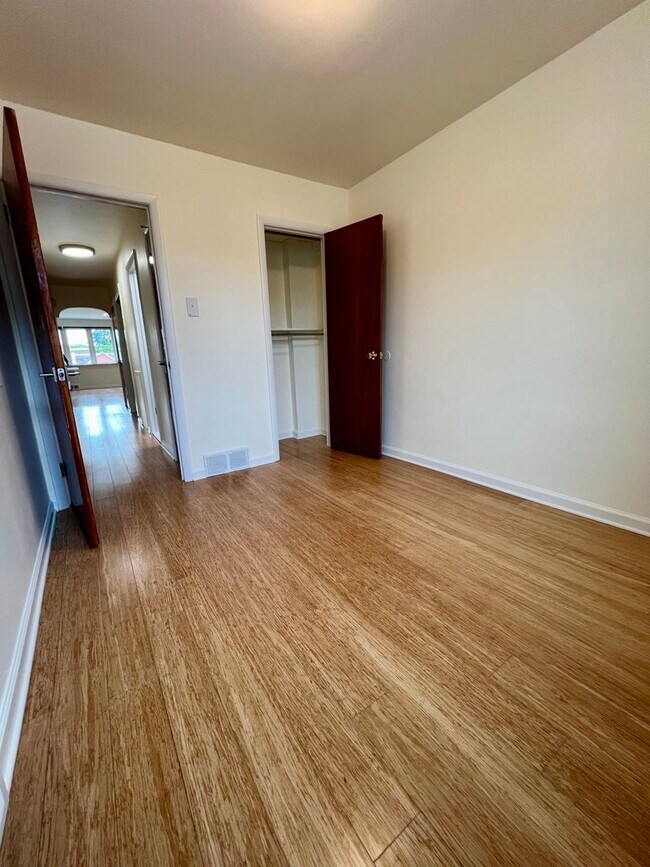 Building Photo - Gorgeous 3-Bedroom Townhome with One-Car Garage in Roxborough! Available NOW!