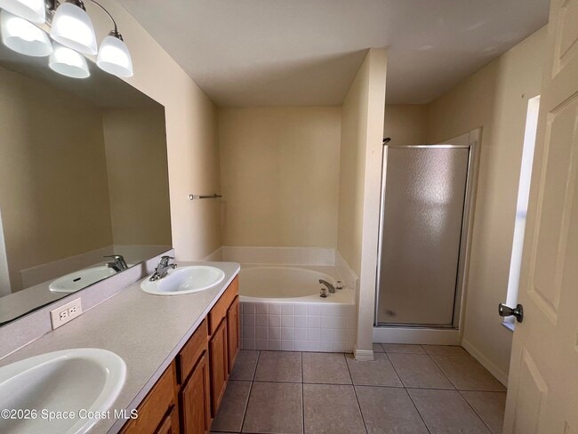 Building Photo - 619 Pampas St NW