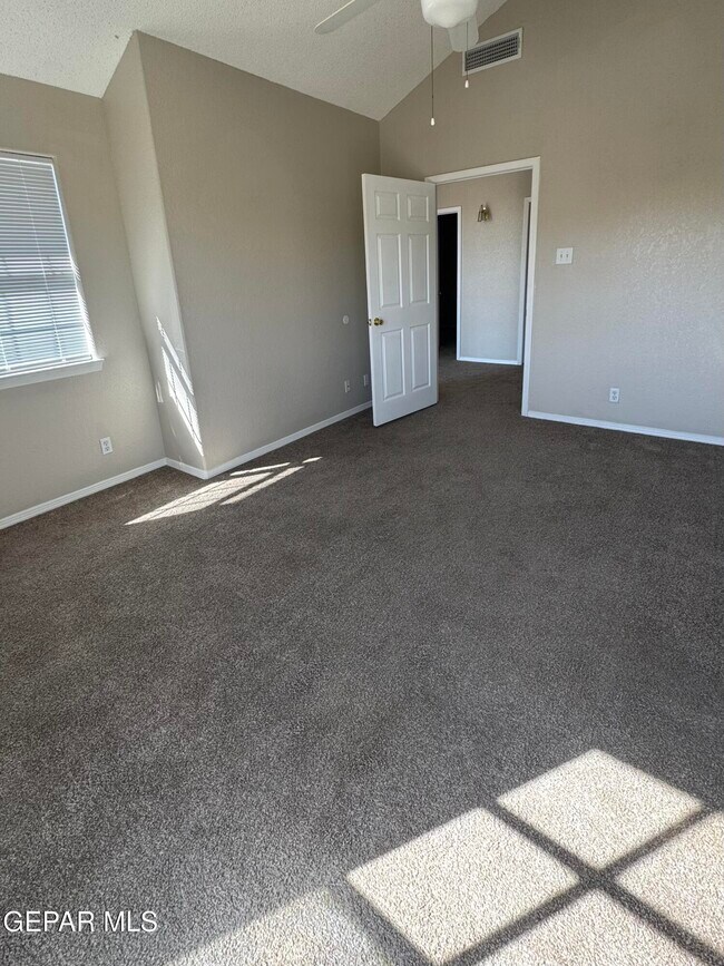 Building Photo - 1801 Garden Gate Way