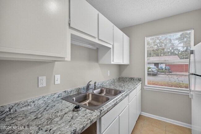 Building Photo - 1040 Willow Cove Ct E