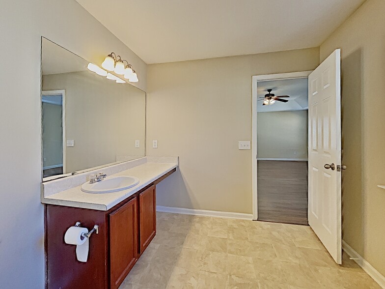 Building Photo - 348 Yellow Iris Rd