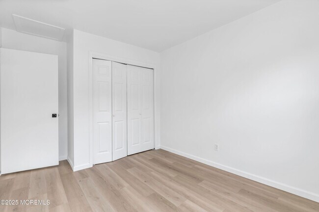 Building Photo - 944 Yellowbank Rd