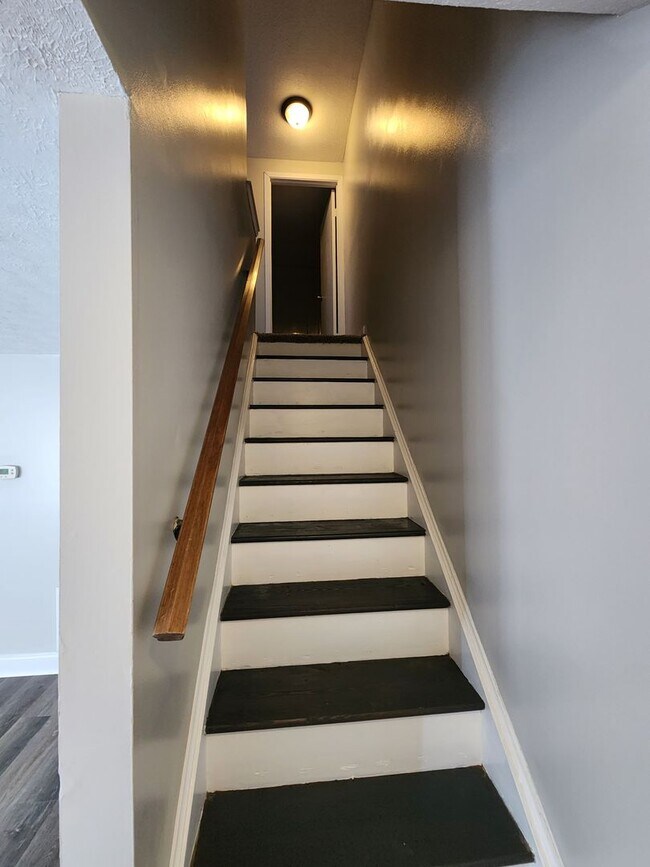 Building Photo - 121 Mallard Ct