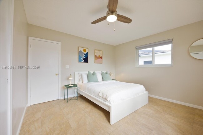 Building Photo - 609 S Crescent Dr