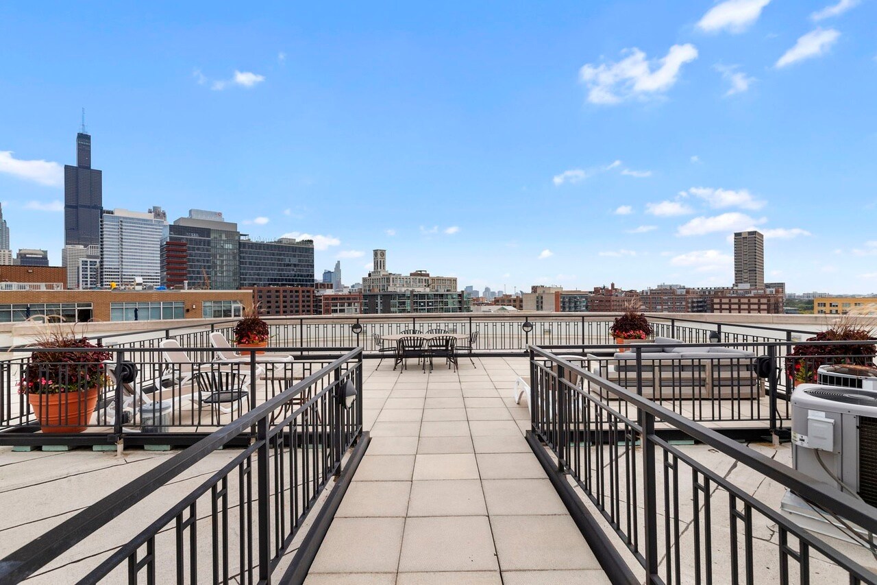 Rooftop - 1000 W Adams St