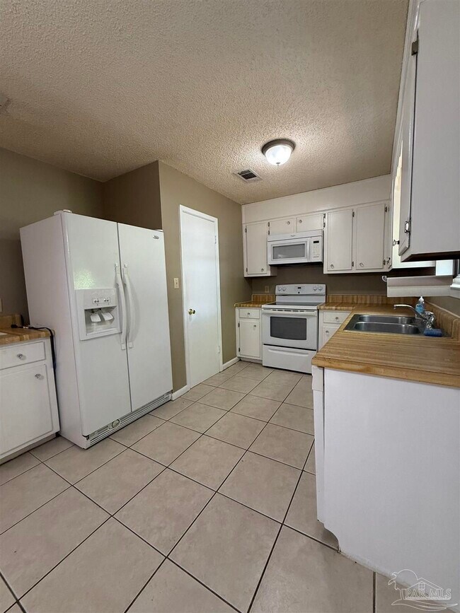 Building Photo - 4204 W Avenida De Golf